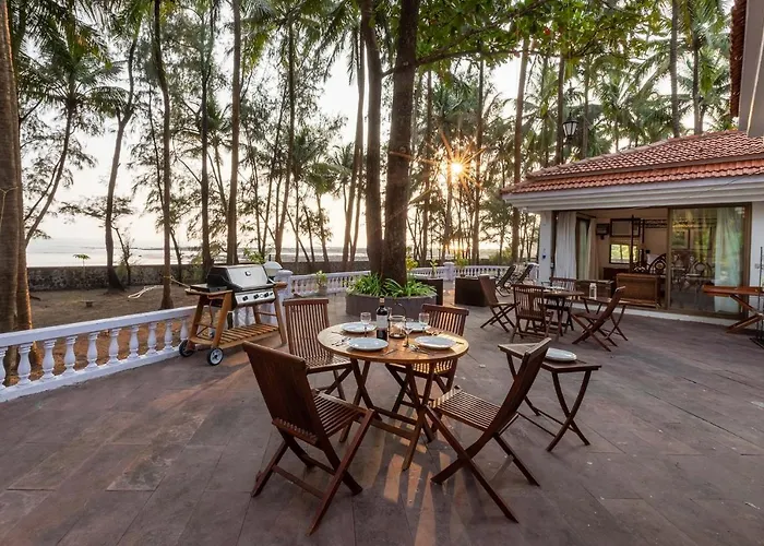 Casa Del Mer By Stayvista - Nearby Beach With, Sea-View Rooms & Coconut Farm Alibag